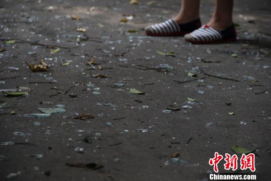 圖為煤氣爆燃民房。 朱柳融 攝